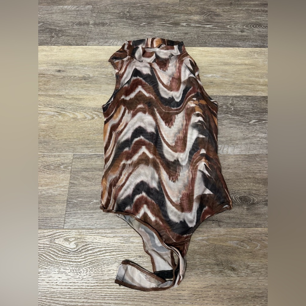 PrettyLittleThing Brown and Cream Wave Bodysuit